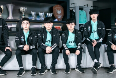 DWG KIA x Adidas Worlds 2022 Uniform © DAMWON shop