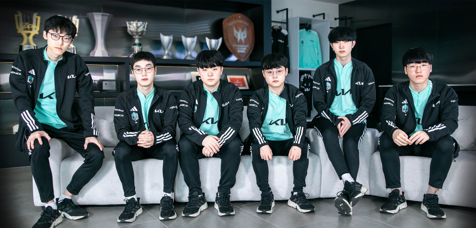 DWG KIA x Adidas Worlds 2022 Uniform © DAMWON shop