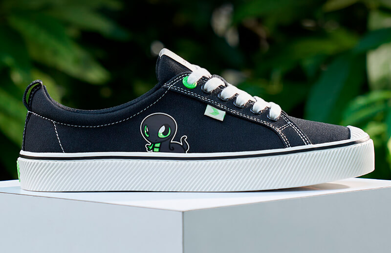 Razer x Cariuma exclusive Sneakers side © Razer shop